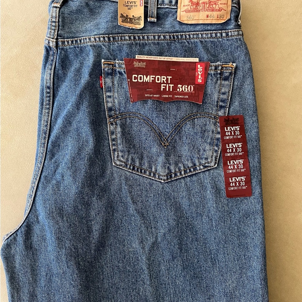 NWT!!! Levi's Men's 560 Blue Comfort Fit Jean, 44x30